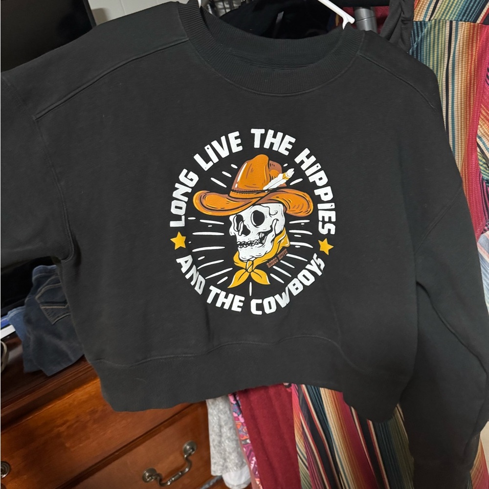 Black Graphic Cropped Sweatshirt with Skull and Cowboy Hat